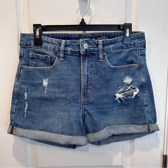 Old Navy Pants - Old Navy Women’s Medium Wash Distressed Rolled Hem 
Hi-Rise Denim Shorts Size 8